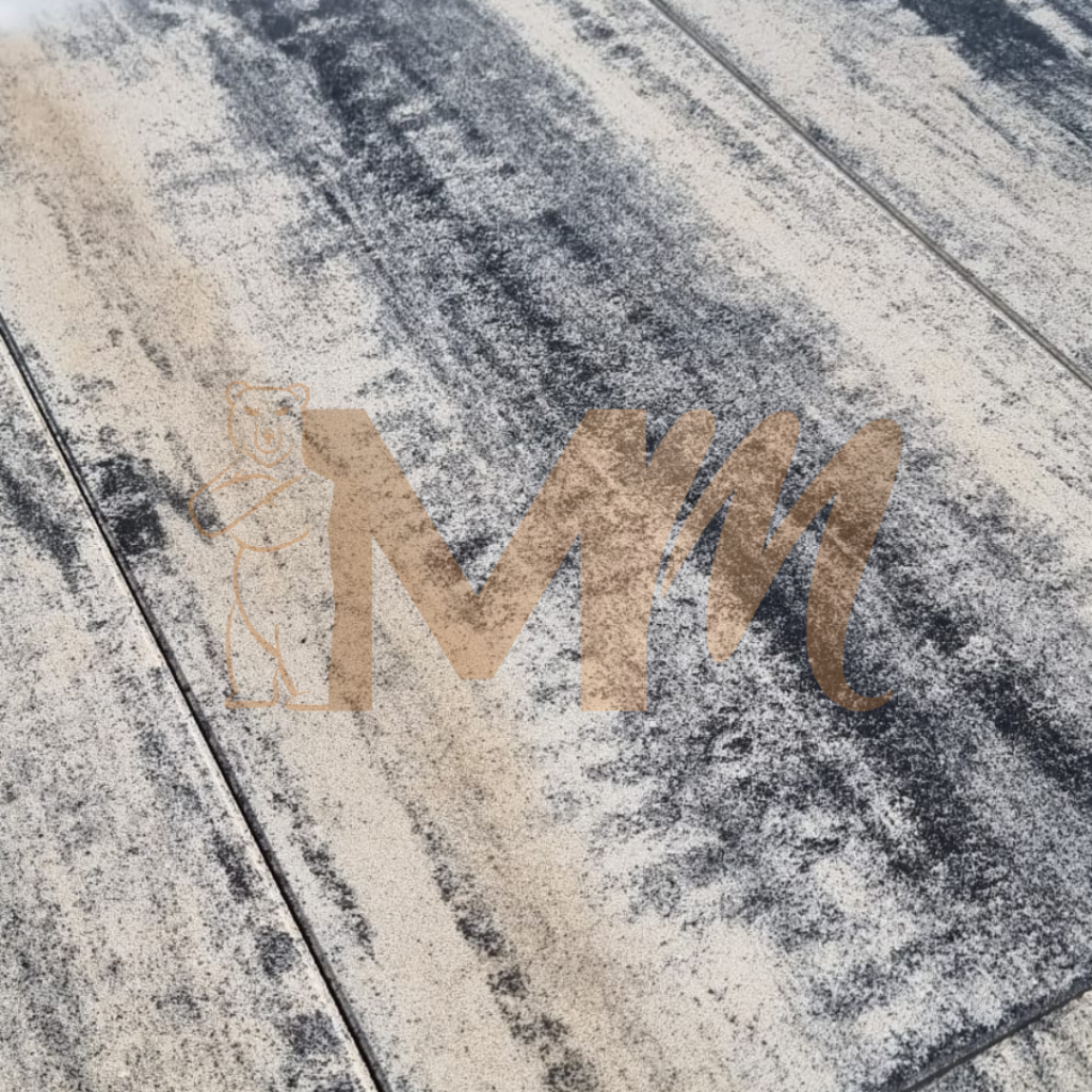 Mycie żółtych plam z piasku